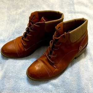 Sperry heeled boot, brown leather, size 8.5